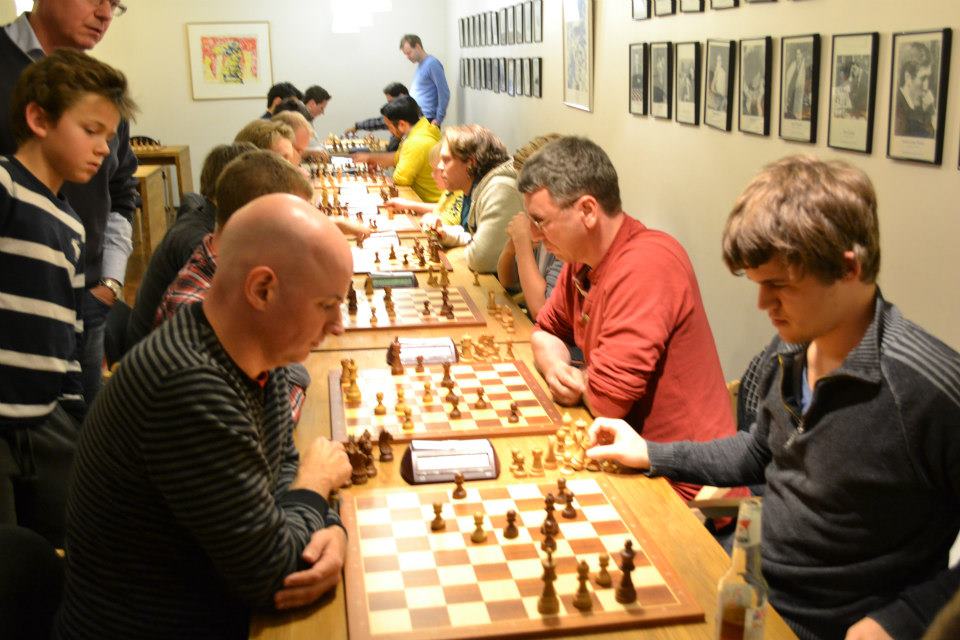 Atle Grønn mot Magnus Carlsen